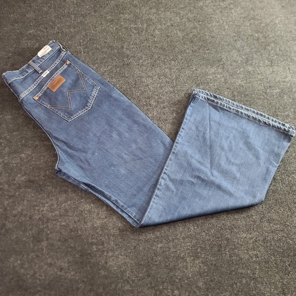 WRANGLER Woman's Wanderer 622 High Rise Flare Medium Wash Jeans 34x34 NEW w TAGS - Picture 1 of 15